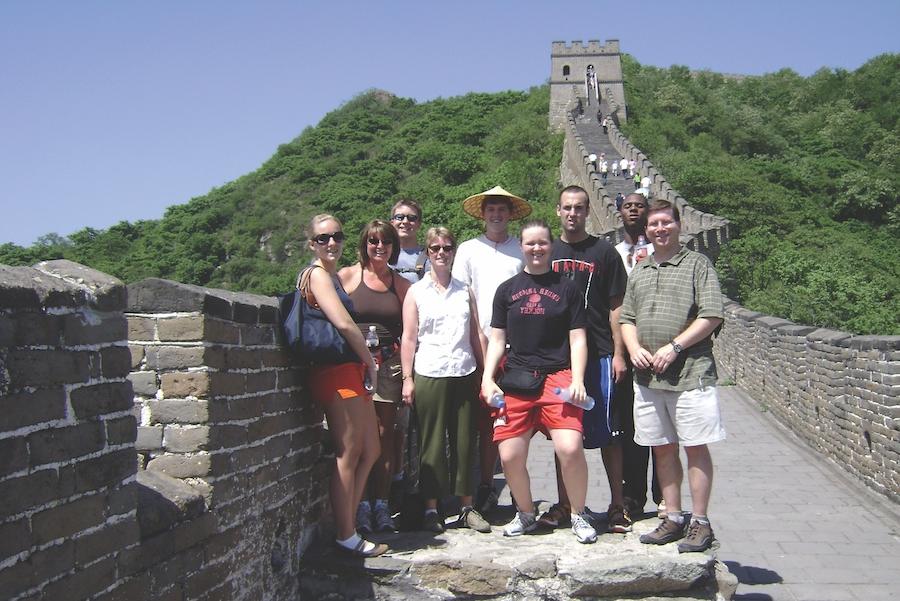 bg大游 students at the Great Wall of China.
